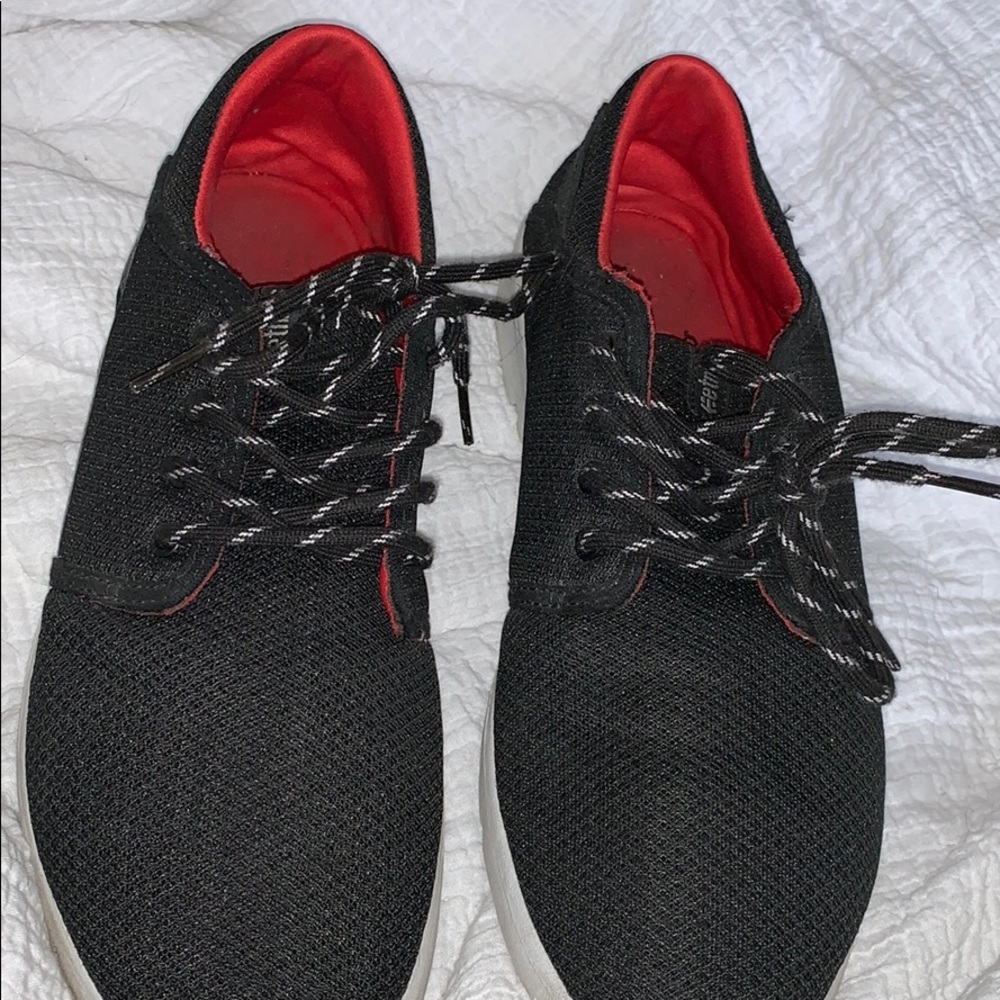 MENS Etnies shoes.